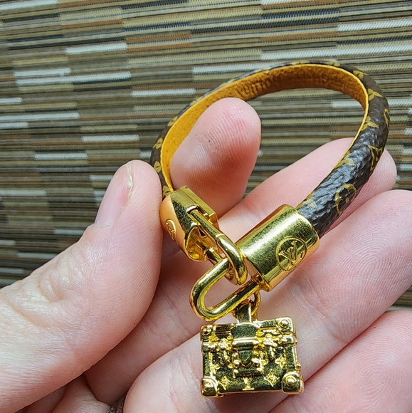 NEW Louis Vuitton Monogram Petite Trunk Charm Bracelet - Picture 3 of 5